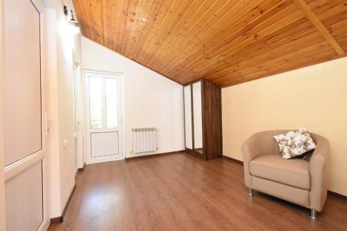 Forest Hills – Yerevan