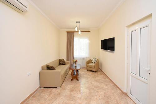 Forest Hills – Yerevan