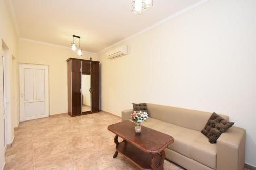 Forest Hills – Yerevan