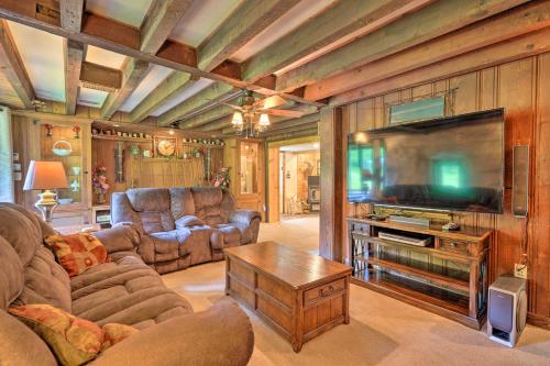 Emporium Colonial Home with Large Yard and Fire Pit! - image 7