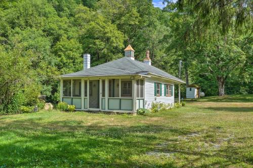 Emporium Colonial Home with Large Yard and Fire Pit! - image 10