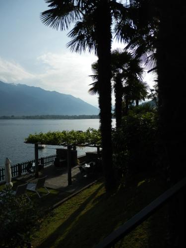 Schöne Ferienwohnung 36 ViraLago mit Privatstrand in Vira Gambarogno, Schweiz