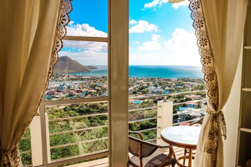 Villa Mì'KELE- Hilltop Villa with Amazing Views