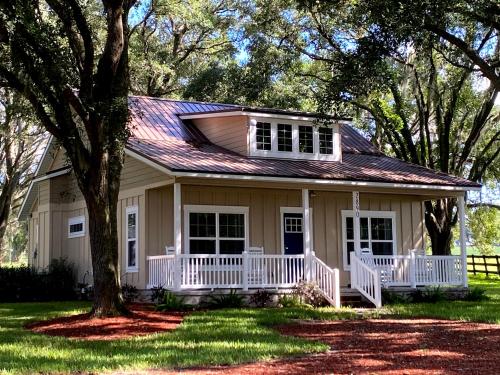 A szálláshely kívülről, The Grand Oaks Resort in Weirsdale