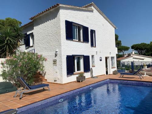 Charming 4 bedroom beach house with pool - La Costa Boubou gîte à louer Catalogne