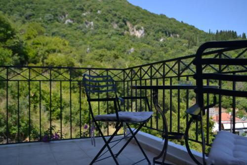 Giannatos Studios- Isabella in Poros