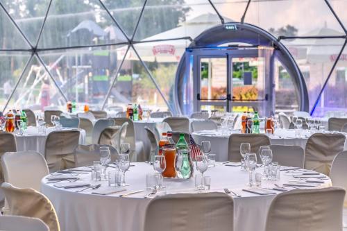 375937843 Holiday Inn Resort Warsaw Józefów by IHG