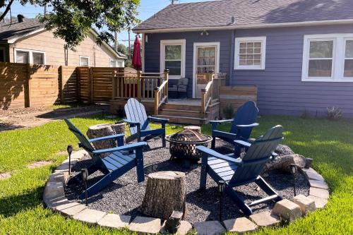 Central Cottage with Grill, 1 Mi to Cajun Field in Lafayette Városközpont
