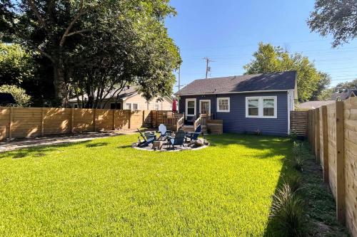 Central Cottage with Grill, 1 Mi to Cajun Field in Lafayette, USA