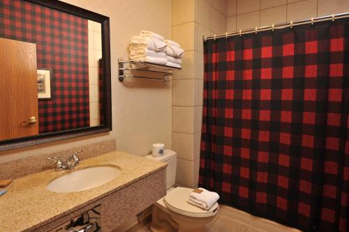 Grand Lodge Hotel Wausau - Rothschild The 3-star Grand Lodge Waterpark Resort offers comfort and convenience whether youre on business or holiday in Rothschild (WI). The hotel offers a wide range of amenities and perks to ensure you have