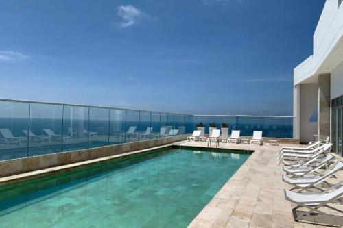Swimming pool, Apartamento Moderno con Vista al Mar en Bocagrande Cartagena in El Laguito