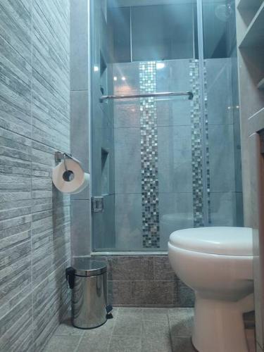 Dpto entero, 2do piso, ascensor y cochera