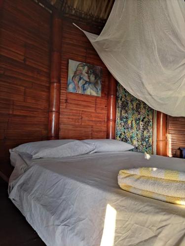 1 double bed, 1 twin bed