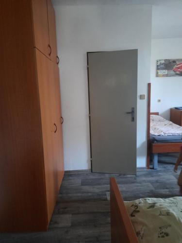 4 twin beds