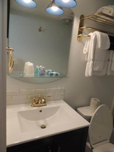 2 bedrooms, 3 beds