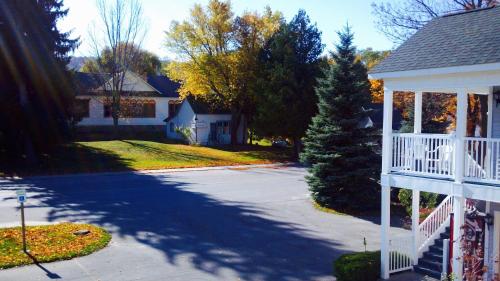 Empire Lakeshore Inn 2