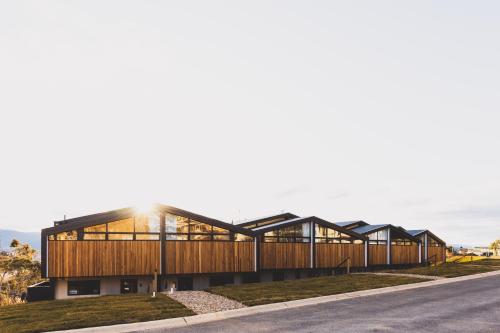 Exterior view, Kunama Townhouses in East Jindabyne