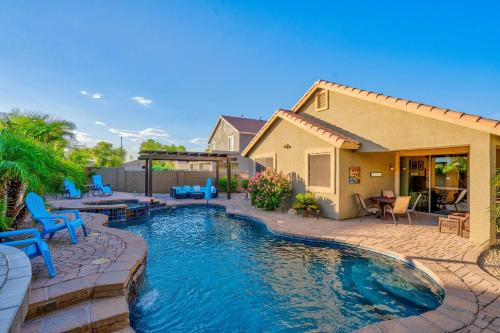 Desert Retreat with Outdoor Oasis and Pool Table! - image 9