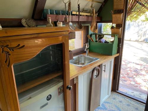 Gypsy Van Tiny House with Unique Outdoor Bathroom, WIFI & Firepit