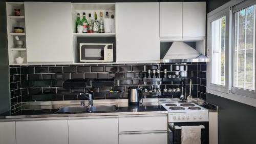 주방, Casa D, moderna de 2 habitaciones con jardín en barrio de profesionales (Casa D, moderna de 2 habitaciones con jardin en barrio de profesionales) in 시티 센터