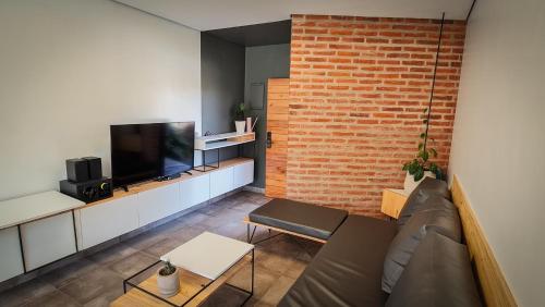 Casa D, moderna de 2 habitaciones con jardín en barrio privado