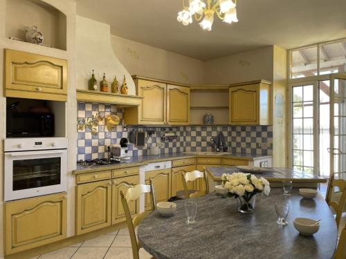 Belle maison bourbonnaise du 18e siècl au cœur d'un village pittoresque avec jardin - FR-1-489-387 (Belle maison bourbonnaise du 18e siecl au cœur d'un village pittoresque avec jardin - FR-1-489-387) in Bourbon-Lancy