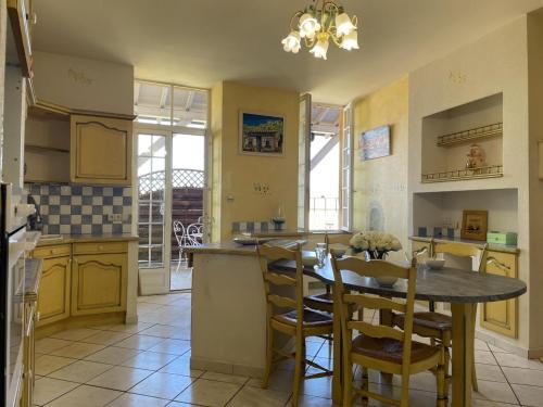 Belle maison bourbonnaise du 18e siècl au cœur d'un village pittoresque avec jardin - FR-1-489-387 (Belle maison bourbonnaise du 18e siecl au cœur d'un village pittoresque avec jardin - FR-1-489-387) in Bourbon-Lancy