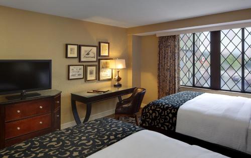 2 queen beds
