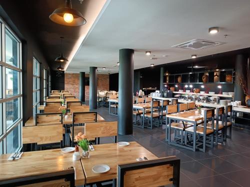 Restaurant, Raia Hotel Penang in Bayan Lepas