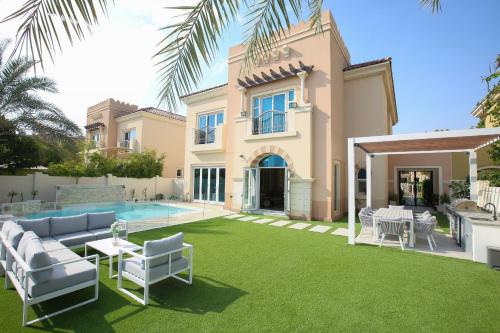 Victory Heights - 4BR Villa with Private Pool - Allsopp&Allsopp - image 7