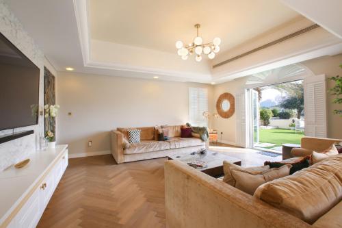 Victory Heights - 4BR Villa with Private Pool - Allsopp&Allsopp - image 12