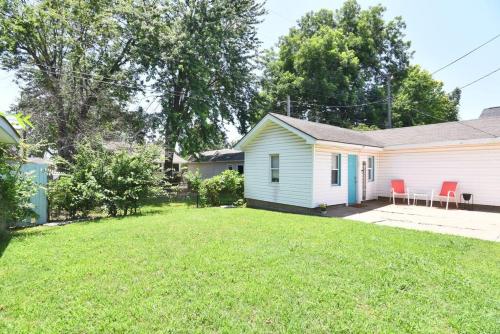 CHERRY ST LITTLE LOVE HOUSE* SHOP*DINE* RT 66*EXPO CENTER*BOK*DOWNTOWN in Swan Lake