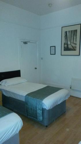 Cedars House Hotel - image 10