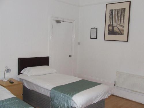Cedars House Hotel - image 13