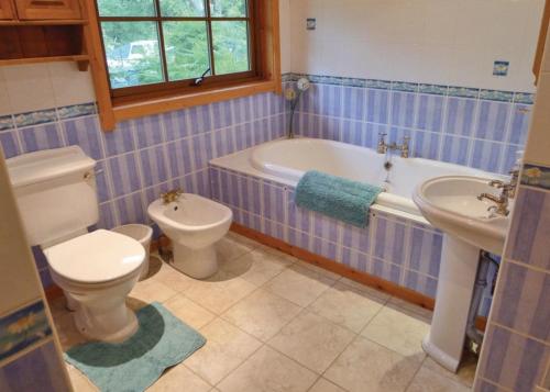 Bathroom, Loch Shuna Lodges in Craobh Haven