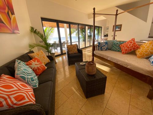 Ocean Breeze Villa in เทไวโต