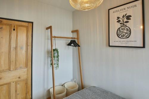 Host & Stay - Raven House - image 2