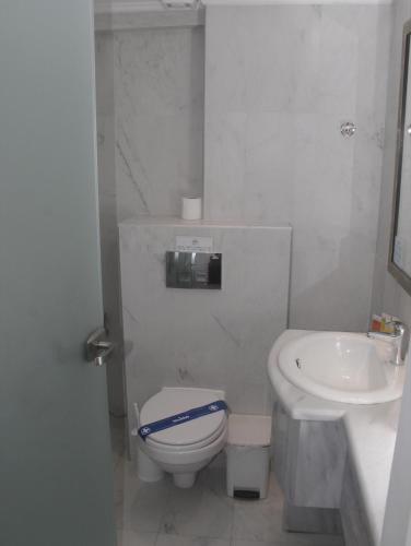 Delfina Beach Hotel - image 12