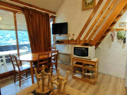 Appartement Cauterets, 2 pièces, 6 personnes - FR-1-234-238