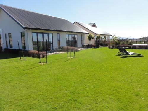 Garden, Pine Hill Lodge In Vineyard in Ruby Bay