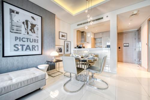 Maison Privee - Cool Dubai Apt next Burj Khalifa & Design District, Dubai (photo 5)