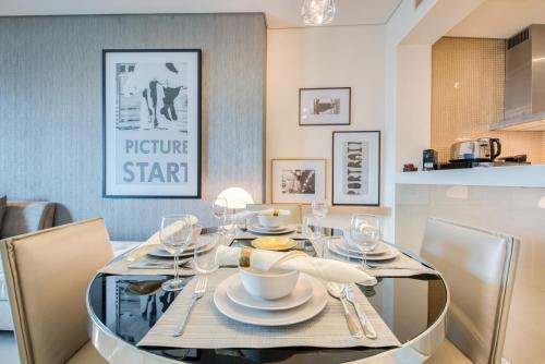 Maison Privee - Cool Dubai Apt next Burj Khalifa & Design District, Dubai (photo 6)