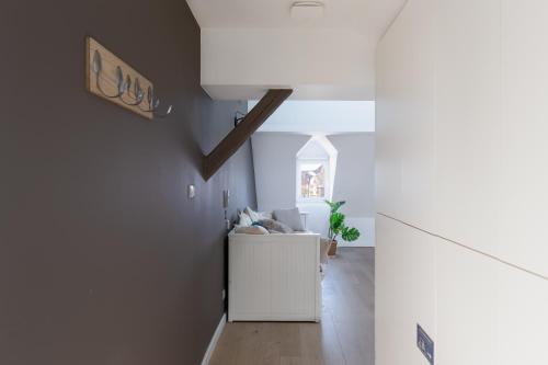 Travel Homes - The Parc next to Champ de Mars - image 5