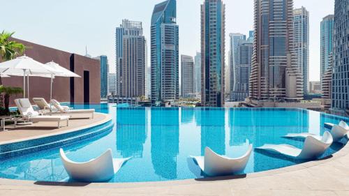 Desert Living Luxury Condo - Jumeirah Living Marina Gate, Dubai (foto 4)