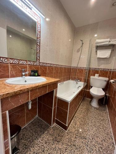 Hotel La Place - image 3