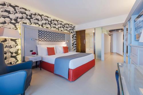 AX The Palace - image 14