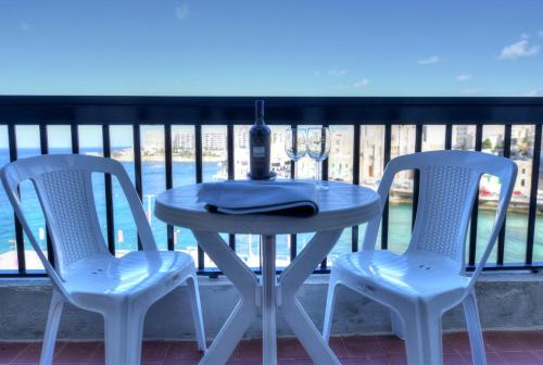 St. Julian's Bay Hotel - image 4