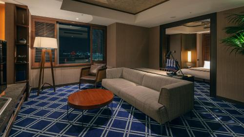 King Junior Suite on Higher Floor with Complimentary Minibar