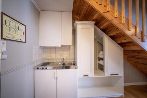 virtuve, Finnøy Bryggehotell - by Classic Norway Hotels in Haroy