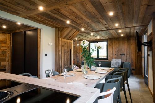 Le Petit Chalet de Montriond near Restaurant Le Petit Coq